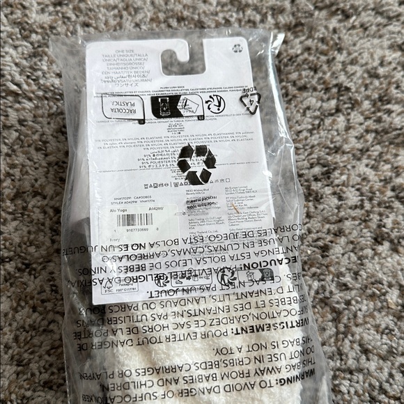 BNWT ALO Yoga Women’s Plush Lush Chenille Socks O/S Ivory - Picture 7 of 7